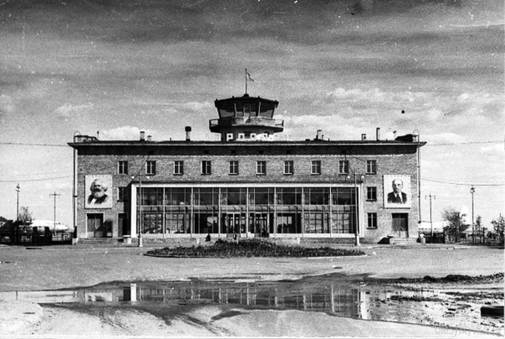 Здание сыктывкарского аэропорта в 1960-е годы.